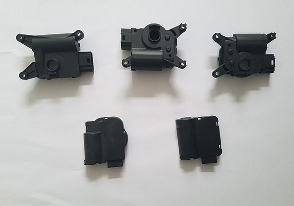 汽(qi)車模具(jù)